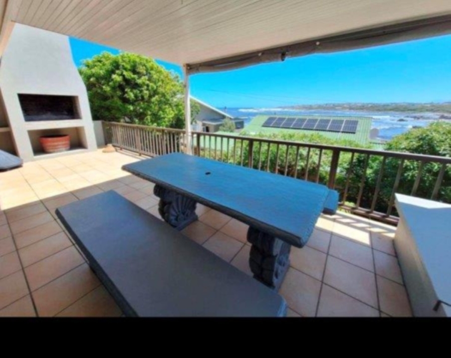 To Let 4 Bedroom Property for Rent in Onrus Western Cape